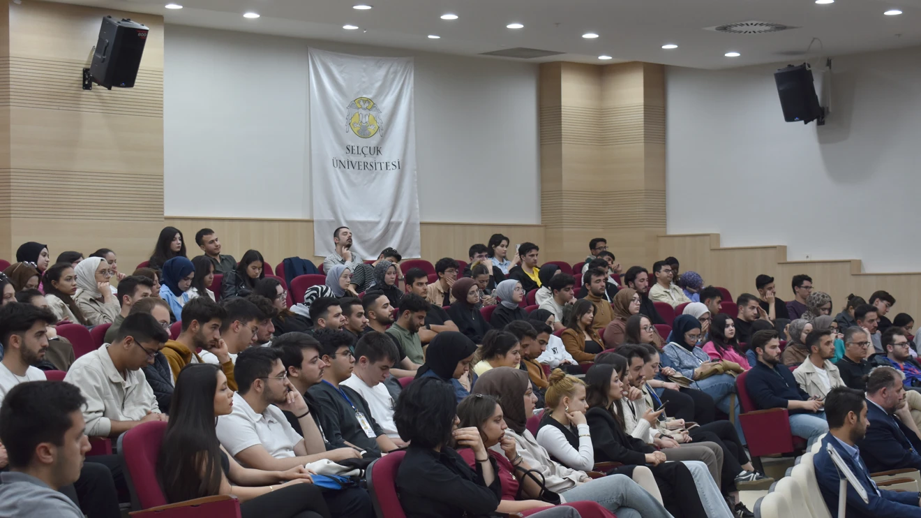 KTO Başkanı Öztürk, konferansta öğrencilerle buluştu 